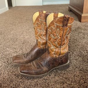 Size 10.5 men’s cavenders brand leather boots.
